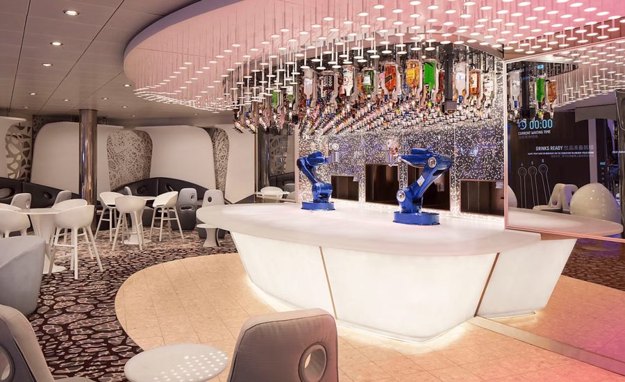 Bionic Bar с роботами-барменами на Ovation of the Seas