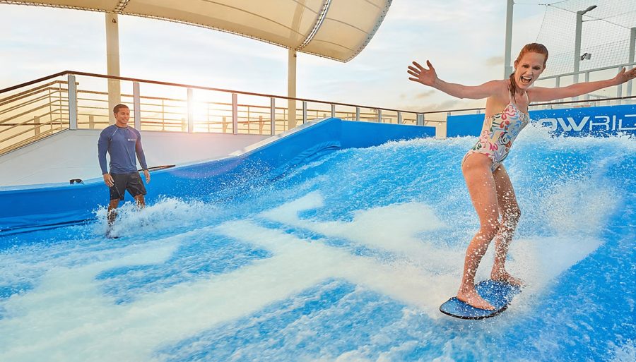 Симулятор сёрфинга FlowRider на Ovation of the Seas